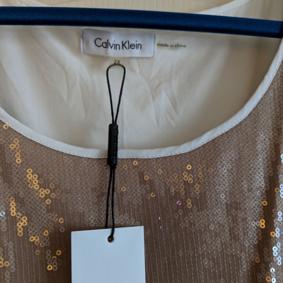 Top - Picture 2 of 3